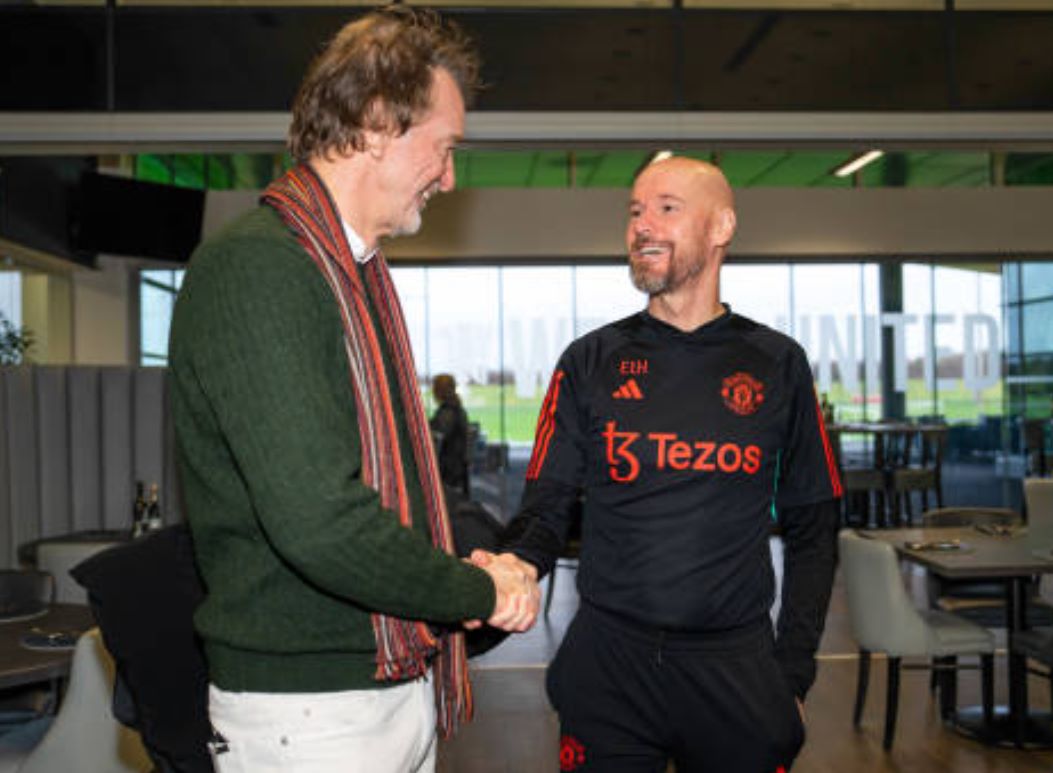 Ten Hag tạm thời vẫn được giới chủ Man United tin tưởng.